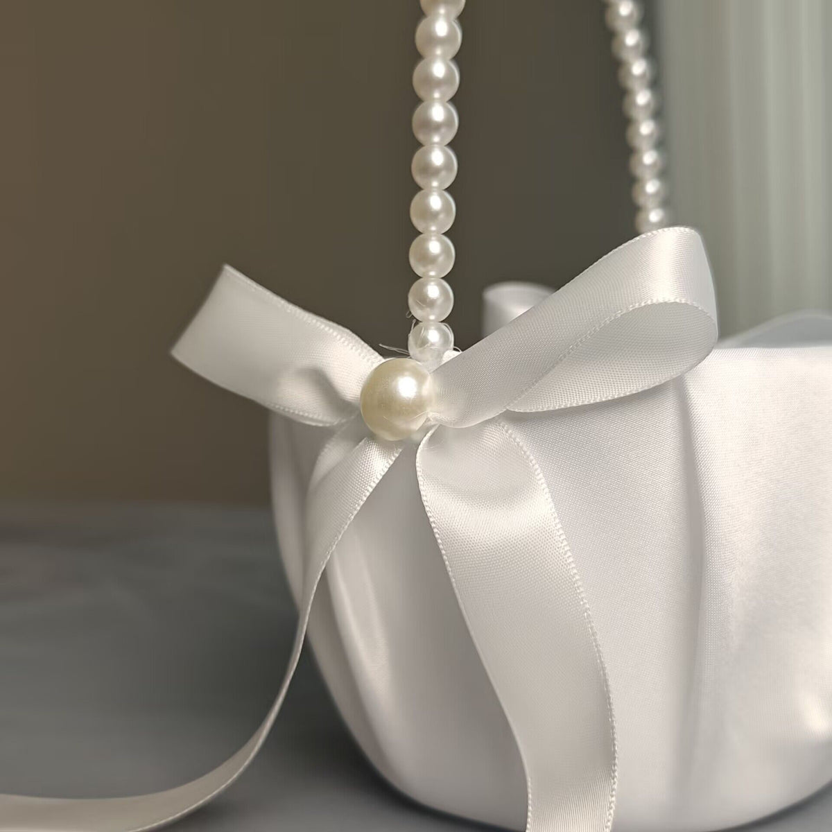 Satin Flower Girl Baskets with Pearl Handle, Elegant Wedding Ceremony Petal Basket, Bridal Party Accessory, Rustic Wedding Decoratioin